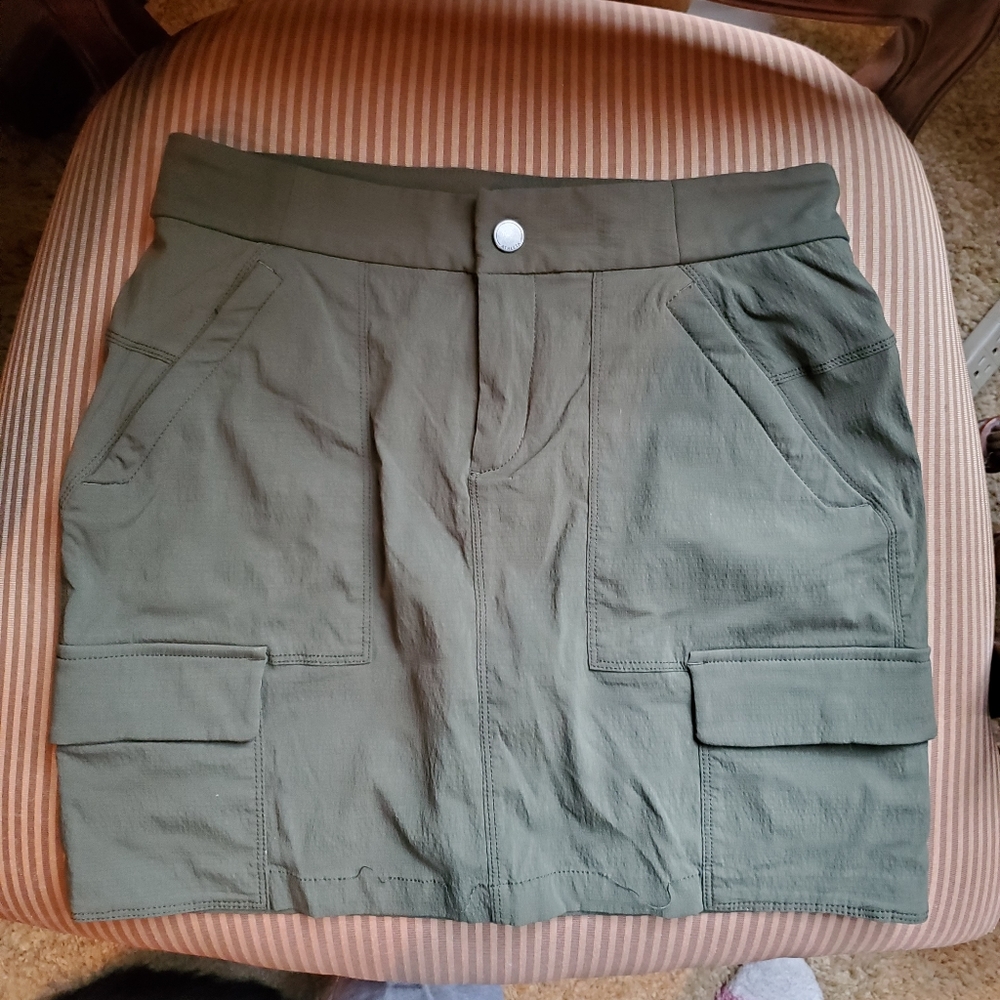 Athleta Trekkie Skort Green